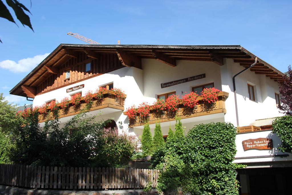 Aparthotel Garni Haus Hubertus Malles Venosta Exterior photo