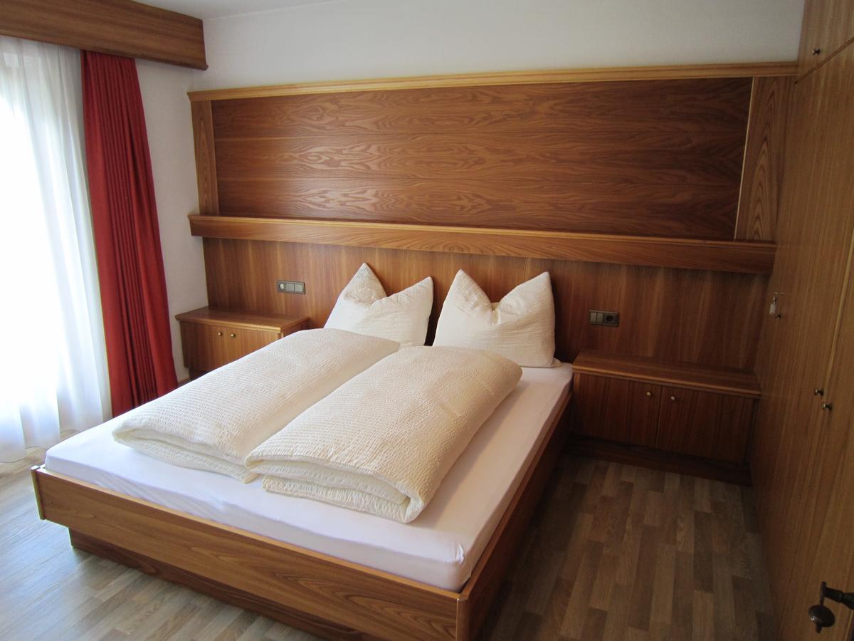 Aparthotel Garni Haus Hubertus Malles Venosta Exterior photo